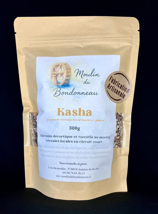 Zoom sur le KASHA ou grains de sarrasin décortiqués et torréfiés.